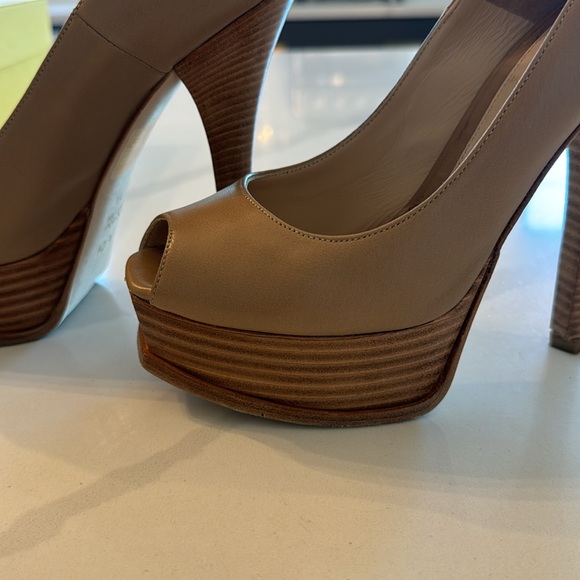 Fendi Women’s platform heels-36.5 - Picture 9 of 11